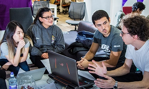 Group of students in discussion 